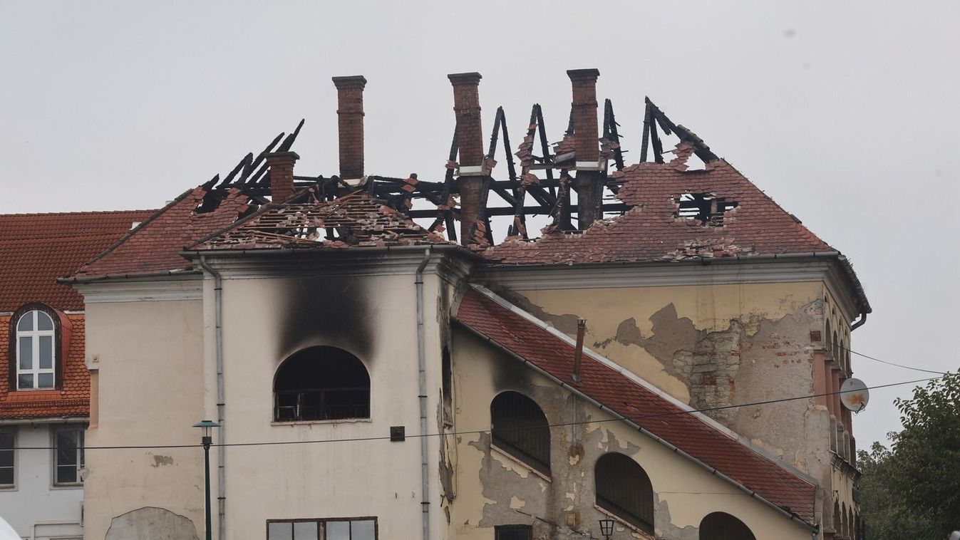 A hejőcsabai műemlék gyógyszertár hétfő hajnalban égett le