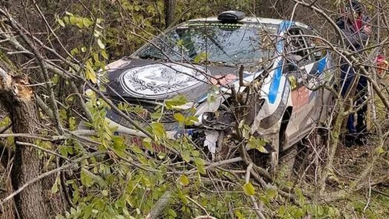 A pálya nem kegyelmezett: balesetek a Zemplén Rally szombati futamain - videó!