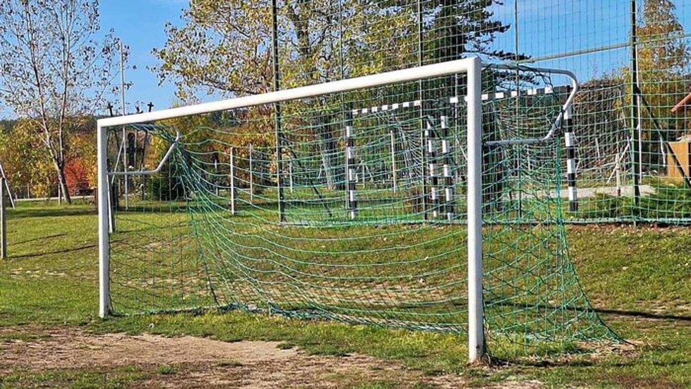 Nem értettek egyet a játékvezetői ítélettel, lementek a pályáról