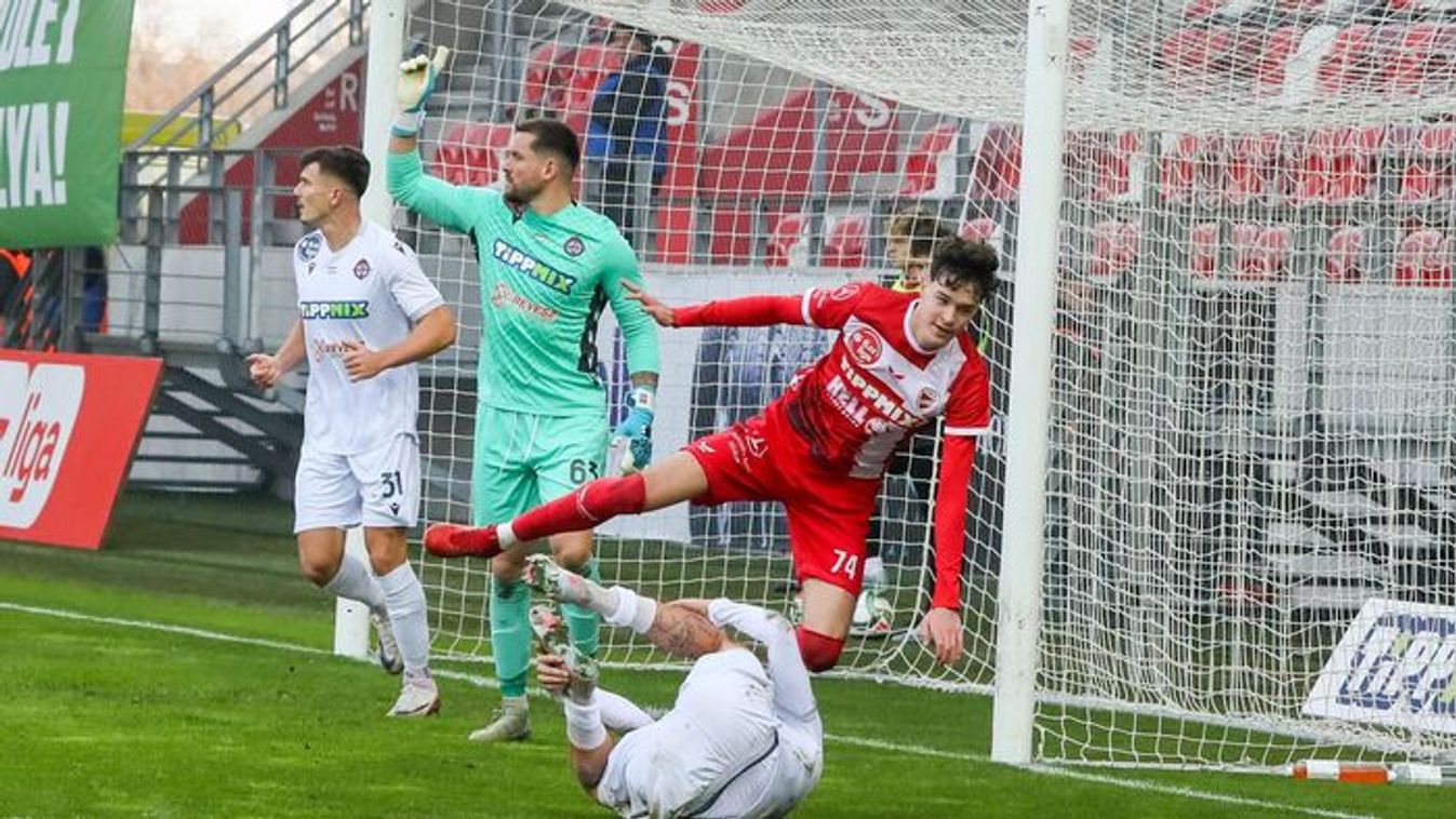 Balhé a kapu előtt, korai zuhany és gólok – ezt hozta a DVTK Mikulása- fotókkal!