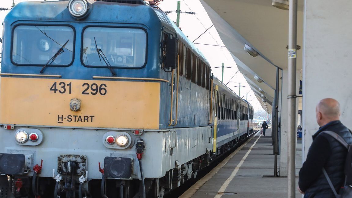 A Tokaj InterCity csak Nyíregyházáig közlekedik a jelentős késés miatt.