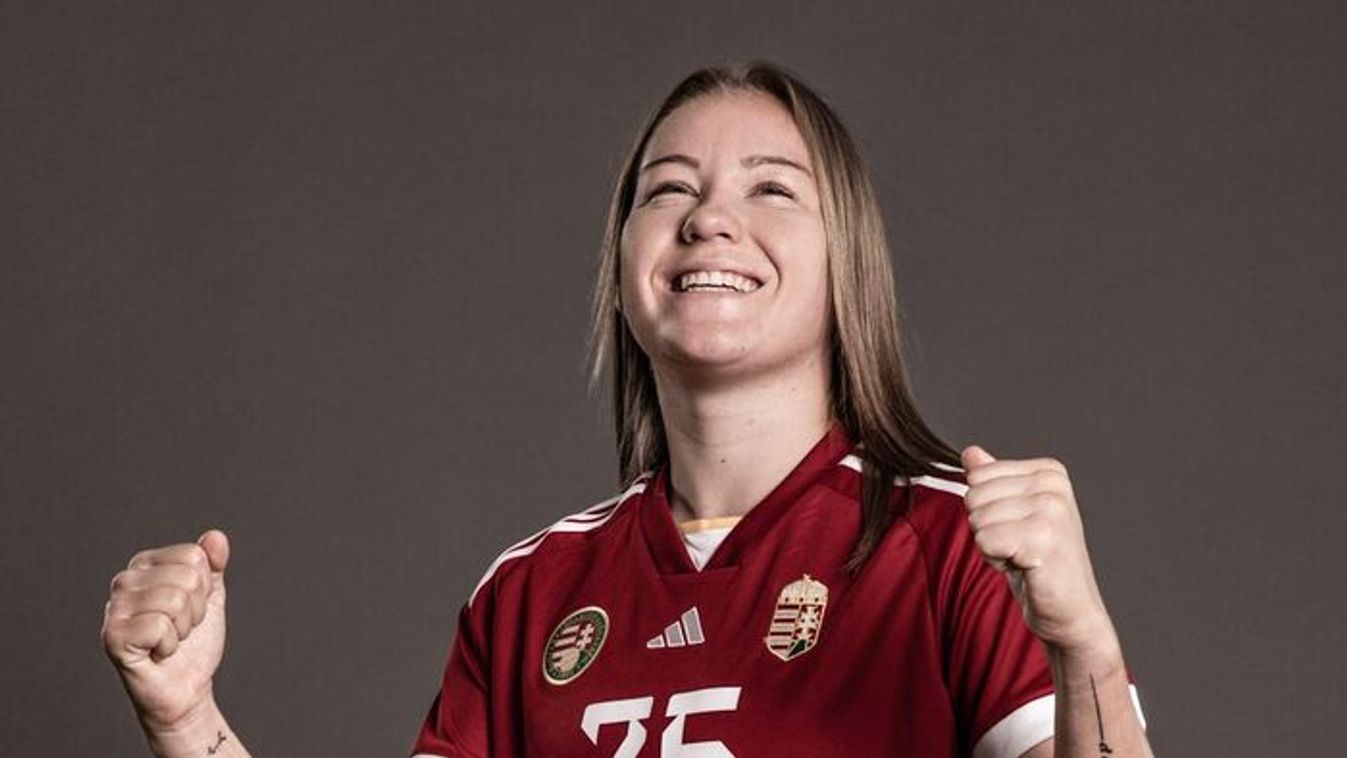 Töltött káposzta Ócsanáloson, válogatott mez a pályán