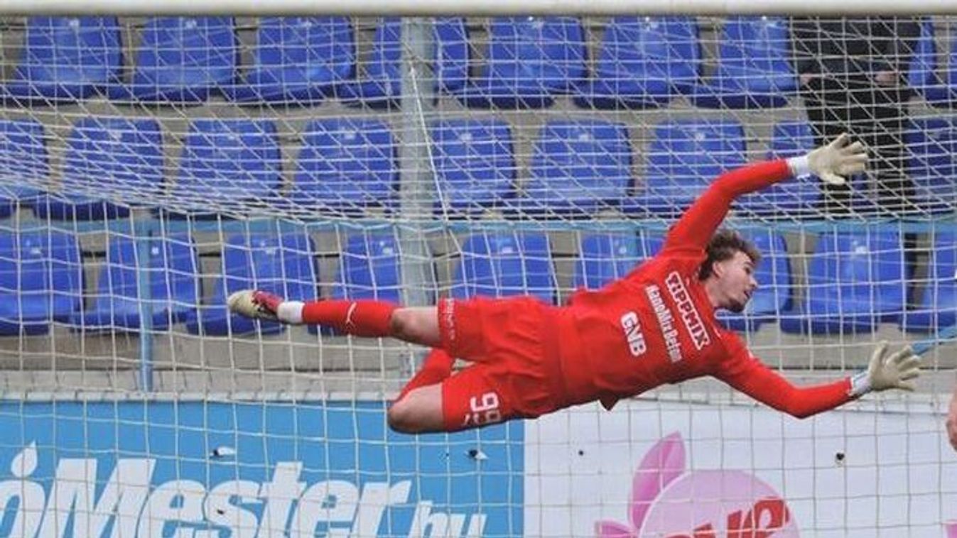 Sentic helyett Juhász Bence, de Acolatse maradt