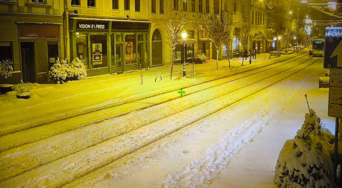 Miskolcon is nehezíti a közlekedést a hó