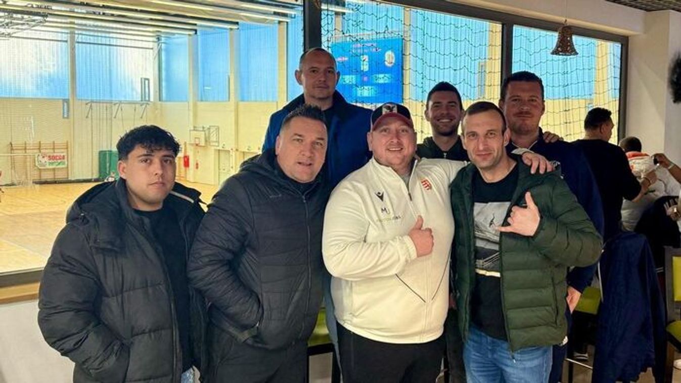 Megszólalt az elnök, aki a pusztító parasznyai posztokat tolja – pénzért nem csinálná, pedig elmehetne standuposnak