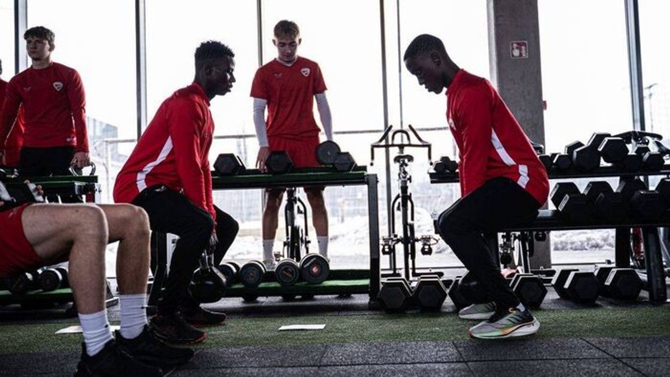 Chidubem és Unanah már élvezi a miskolci telet