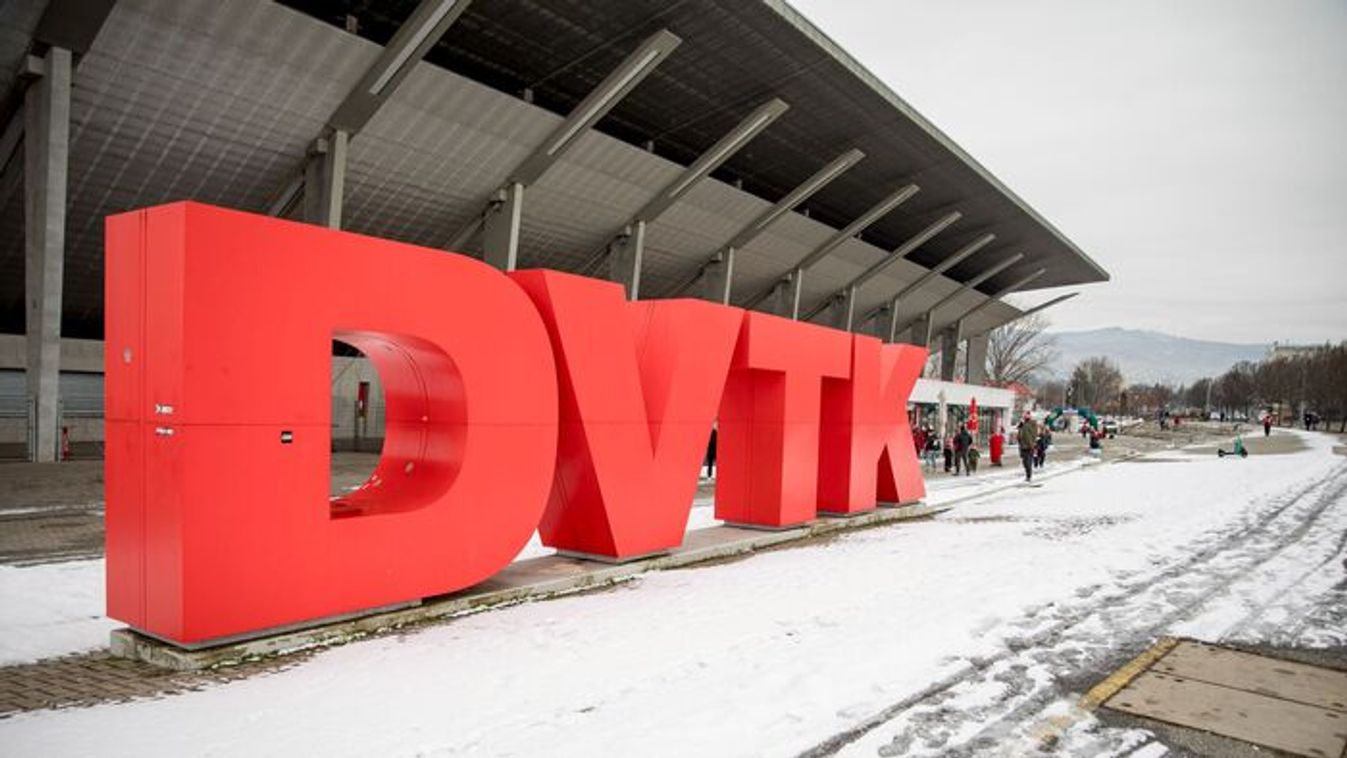 Minimum ennyit bukott a klub azon, hogy szinte üres volt a stadion - fotókkal!