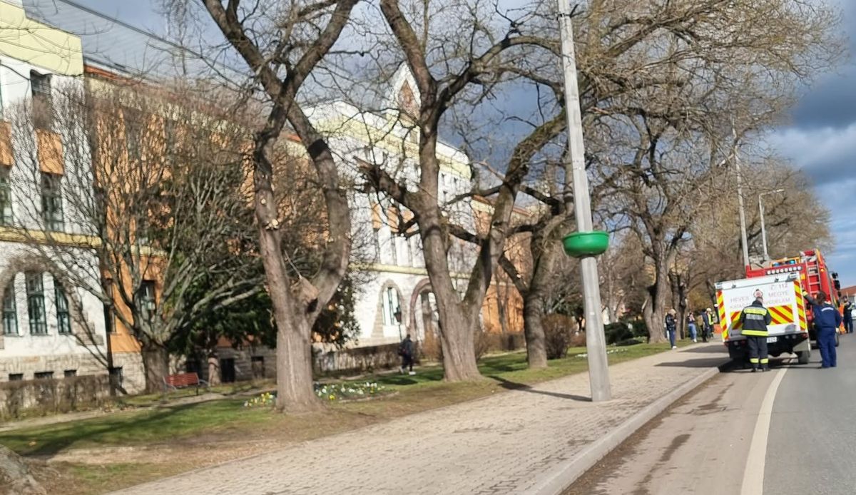 Rendkívüli helyzet miatt kiürítették a mezőkövesdi gimnáziumot Forrás: Facebook/Mezőkövesd képekben