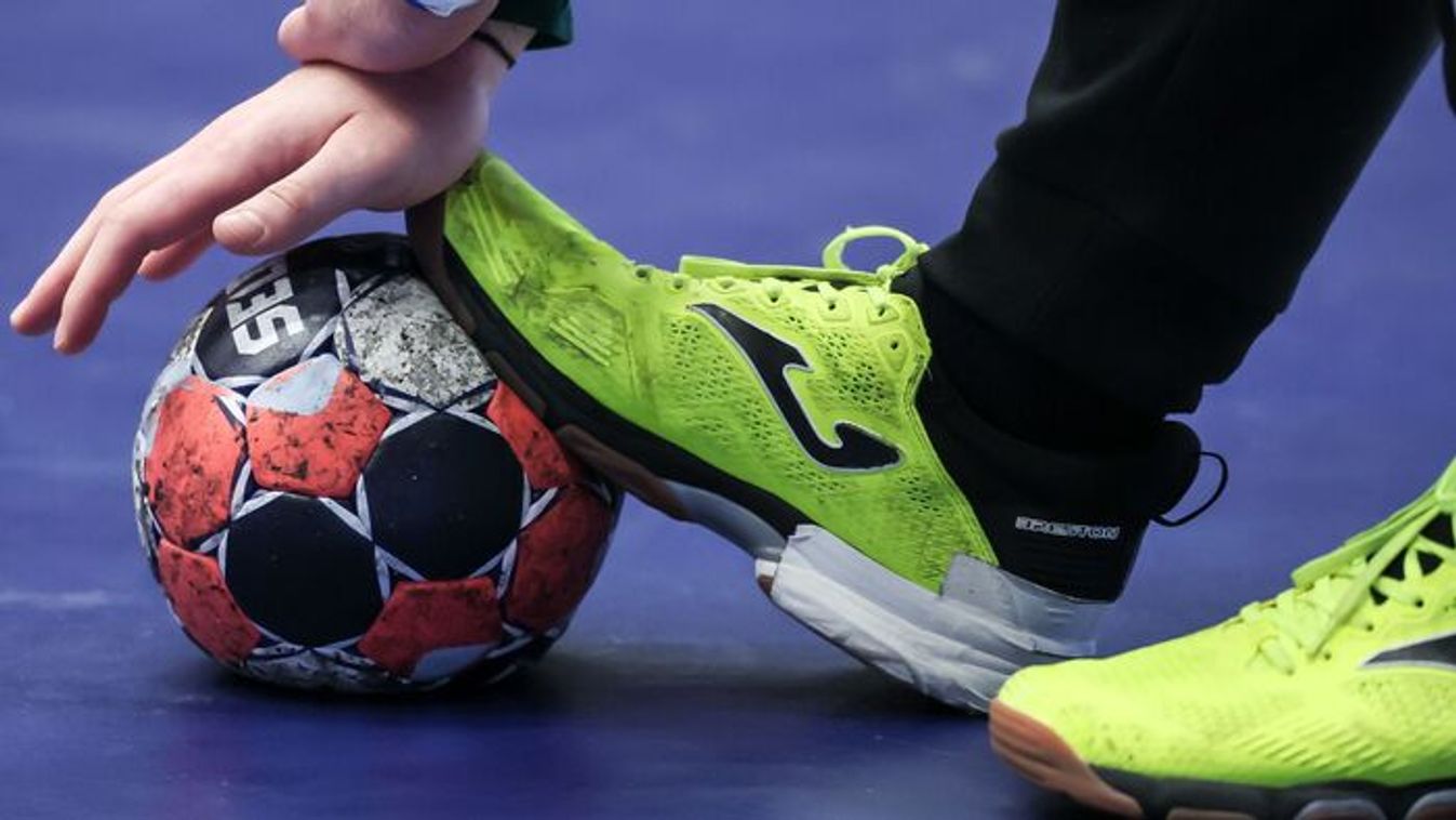 Eddig mindig jött, amikor tudott, de most már hiába várják