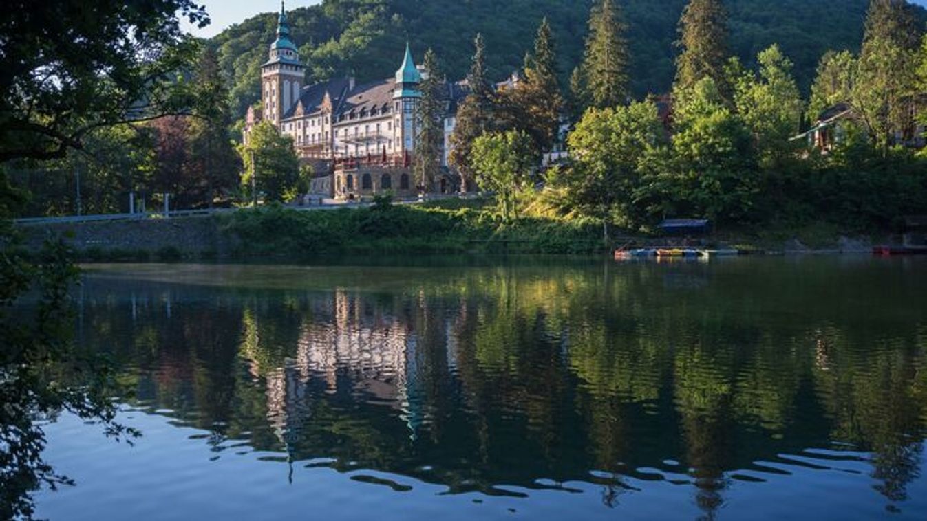 Szombaton különleges helyszínné válik a Hámori-tó – évente egyszer csodáljuk őket – Fotókkal