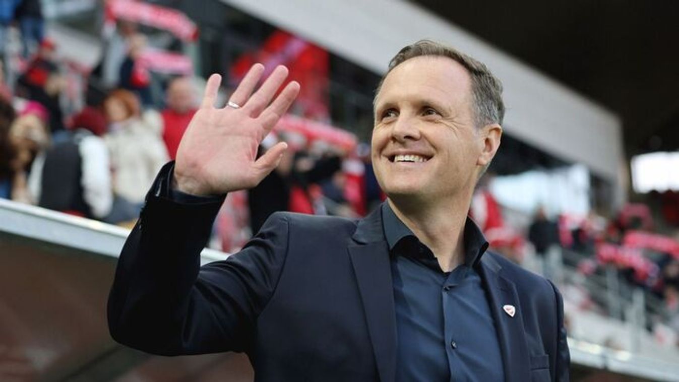 A DVTK-edzőről szóló hírt ma aligha überelhette volna bármi!