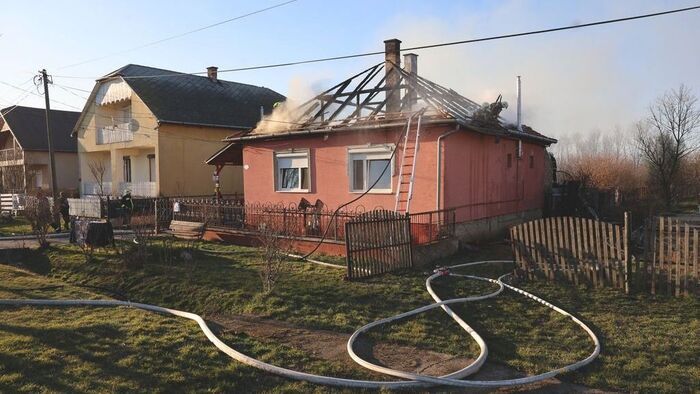 Mindenük odalett a tűzben, de ami a gesztelyi focipályán várt rájuk, arra nincsenek szavak – videóval