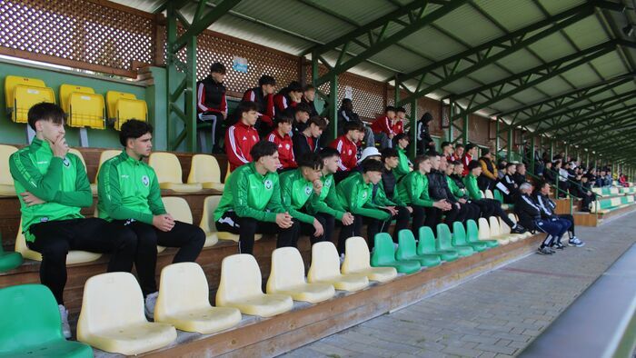 ,,Talán életünk leghosszabb egy perce volt" – véget ért a borús háttérrel létrejött emléktorna első napja