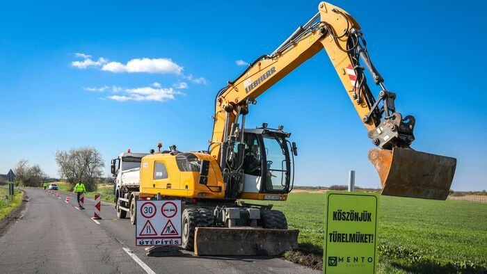 Történelmi fejlesztés: 30 év után megújul a forgalmas főút, két település és a turisták is bonthatják a pezsgőt - fotókkal, videóval