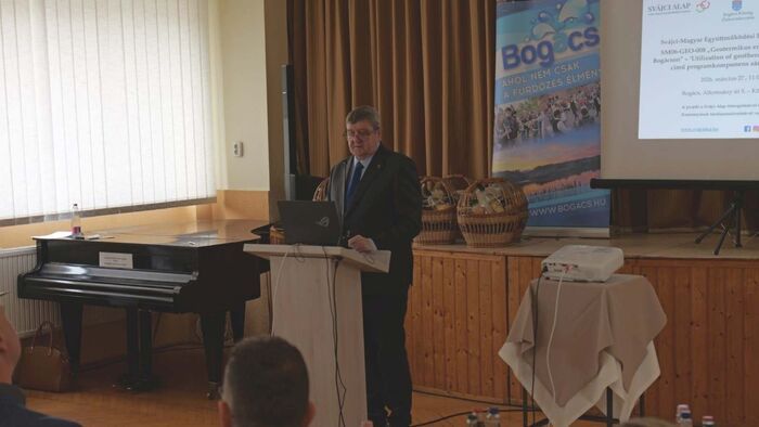 A termálfürdő kútjából kitermelt geotermikus energiával biztosítják a közintézmények fűtését Bogácson