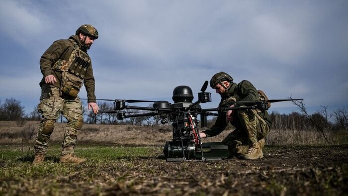 Lakóépület rongálódott meg Odesszában, Csernyihiv térségében százezrek maradtak áram nélkül