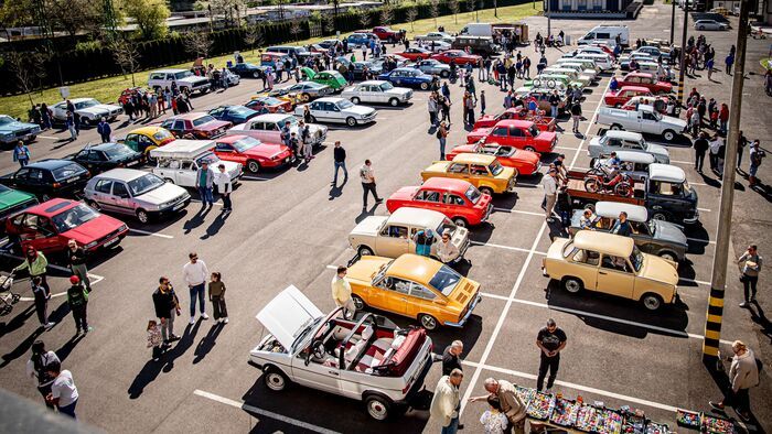 Ritkán látni ennyi boldog férfit egy helyen Miskolcon - Oldtimer Autós Fesztivált tartottak az Átrium Parkban - képekkel, videókkal