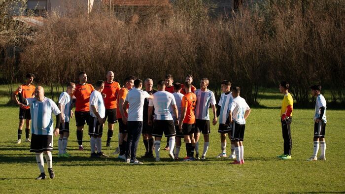 Videó! Hatalmas balhé és káosz a borsodi pályán! Az egyik csapat le is vonult, annyira elszabadult minden
