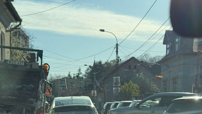 Közlekedési káosz Miskolcon: Összeütközött két autó kedden délelőtt