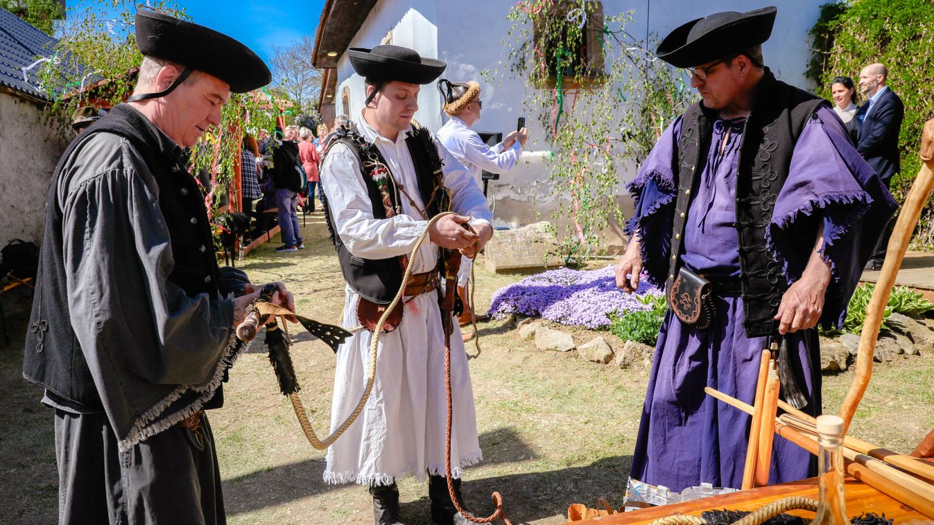 Betyárszalonna és citeraszó Göncön, ahol megmutatták, hogy kell stílusosan...