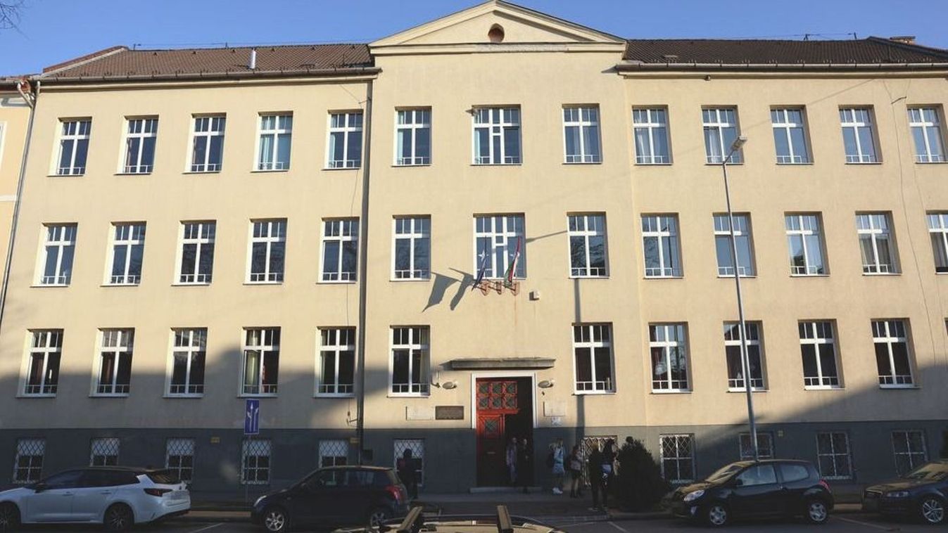 Hulladékból született műalkotások lepték el a Kossuthot