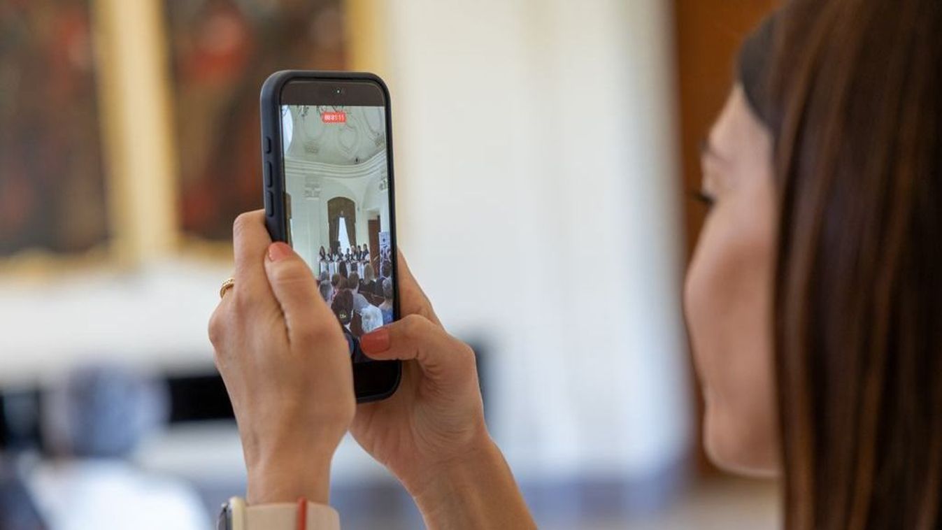 Egy eltűnő világ fedezhető fel az Edelényi Kastélysziget kiállításán