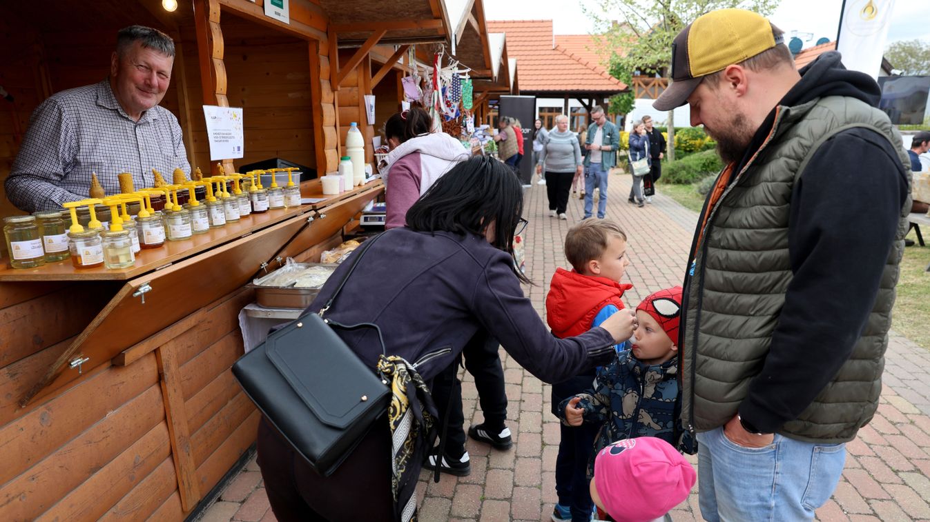 Nemcsak majálisozni lehetett Borsodban, termelői vásárban is volt minden, ami...