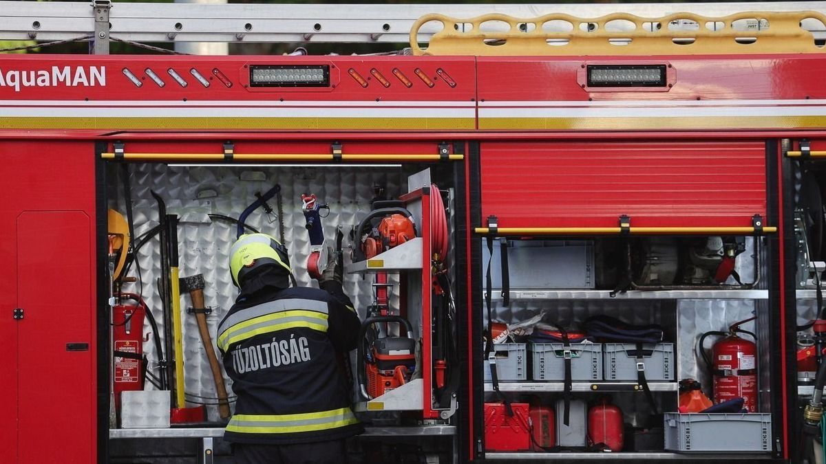 Újabb tűz Borsodban, teljes terjedelmében ég az épület