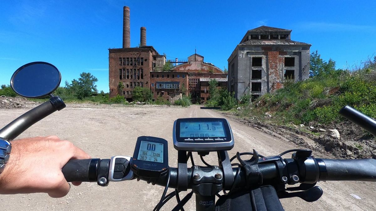 „Borsod Urbex” - kerékpárral járta be a Diósgyőri Acélművek elhagyott területét egy bringás
