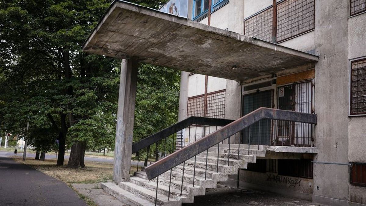 Pitbull a liftajtó mögött, gyerek az ablakban a 18. emeleten: így emlékeznek a miskolciak a húszemeletesre