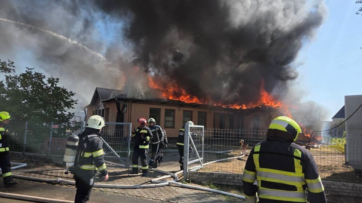 „Szörnyű érzés volt látni, hogy ég” – elvitte a tűzvész, gyászolják a helyiek a borsodi település gyönyörű épületét
