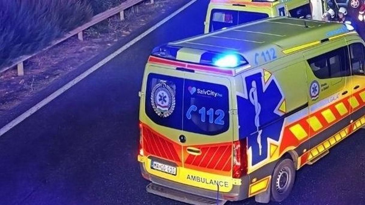 Tömegszerencsétlenség az M3-as autópályán: felborult egy busz, többen meghaltak