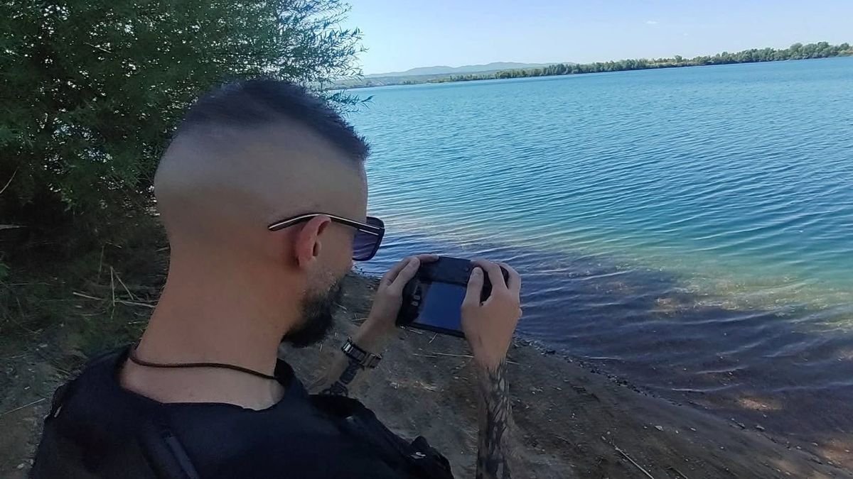 Le a kalappal: szabadidejében eltűnteket kutat fel a miskolci börtön áldozatkész őrmestere