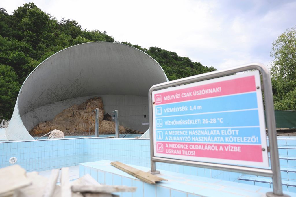 Aquaterpia nélkül nyit a Barlangfürdő