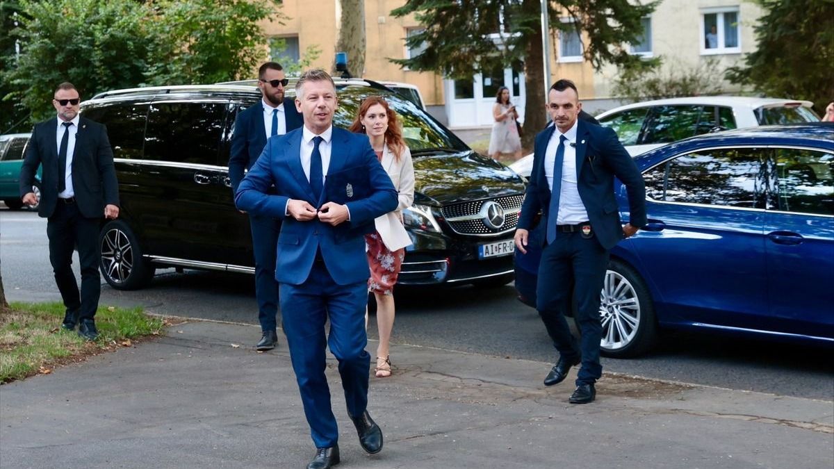 Megijedhetett Magyar Péter a dolgozók haragjától, béremelést ígért konkrétumok nélkül