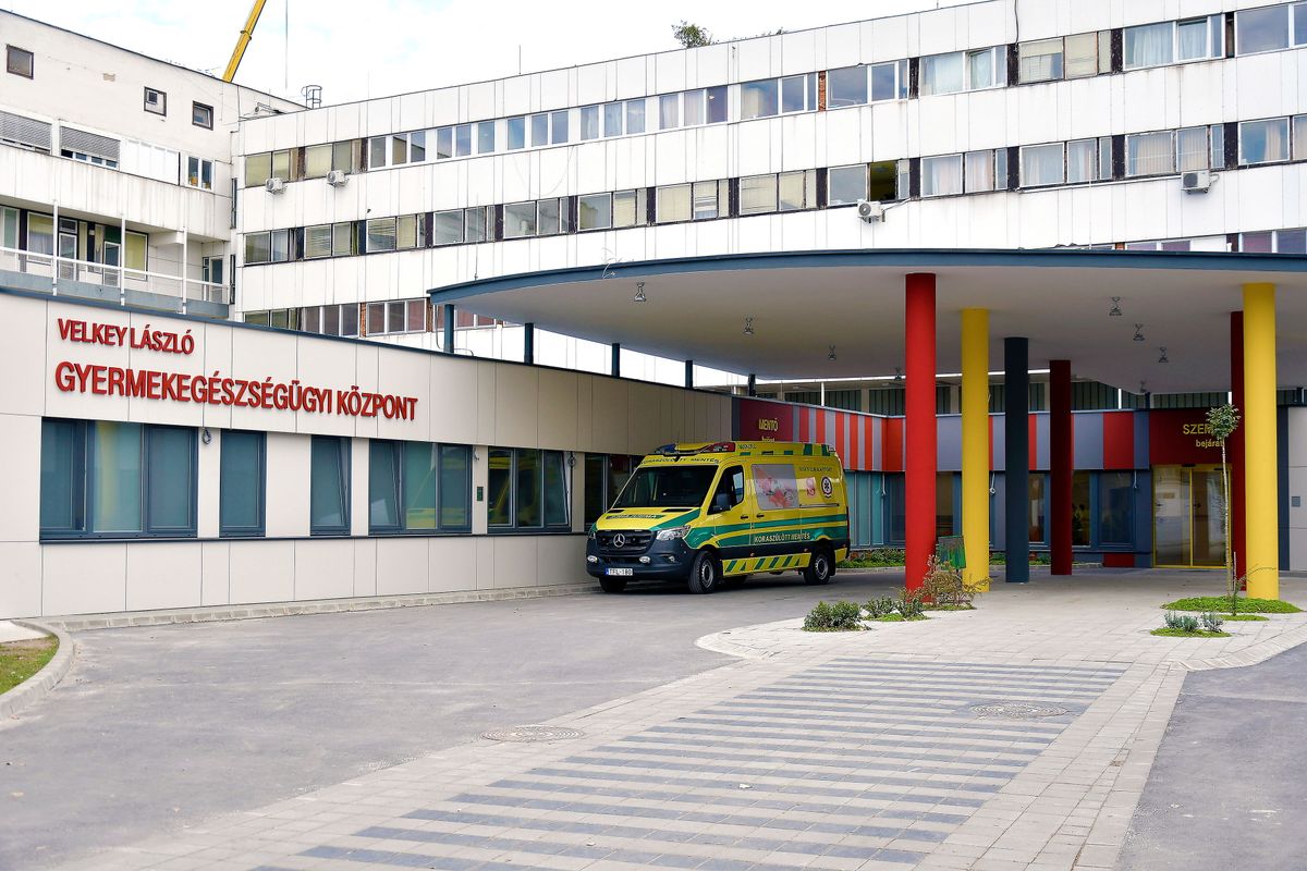 18 éves lány szívét szúrhatták át a miskolci kórházban, válaszokat vár a család