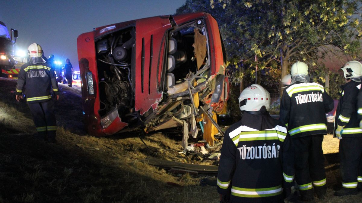 Animáción a zarándokbusz borzasztó balesete: így történhetett a 12 életet követelő tragédia Mezőkeresztesnél