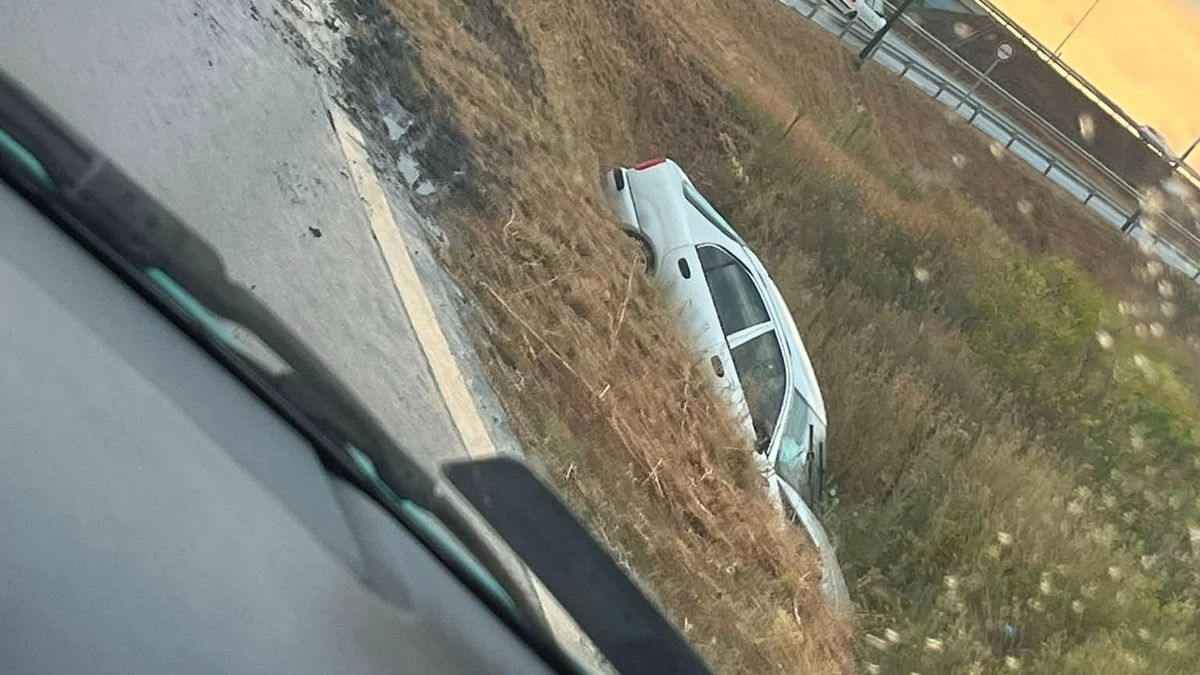 Árokba hajtott egy autó a forgalmas borsodi úton – fotóval