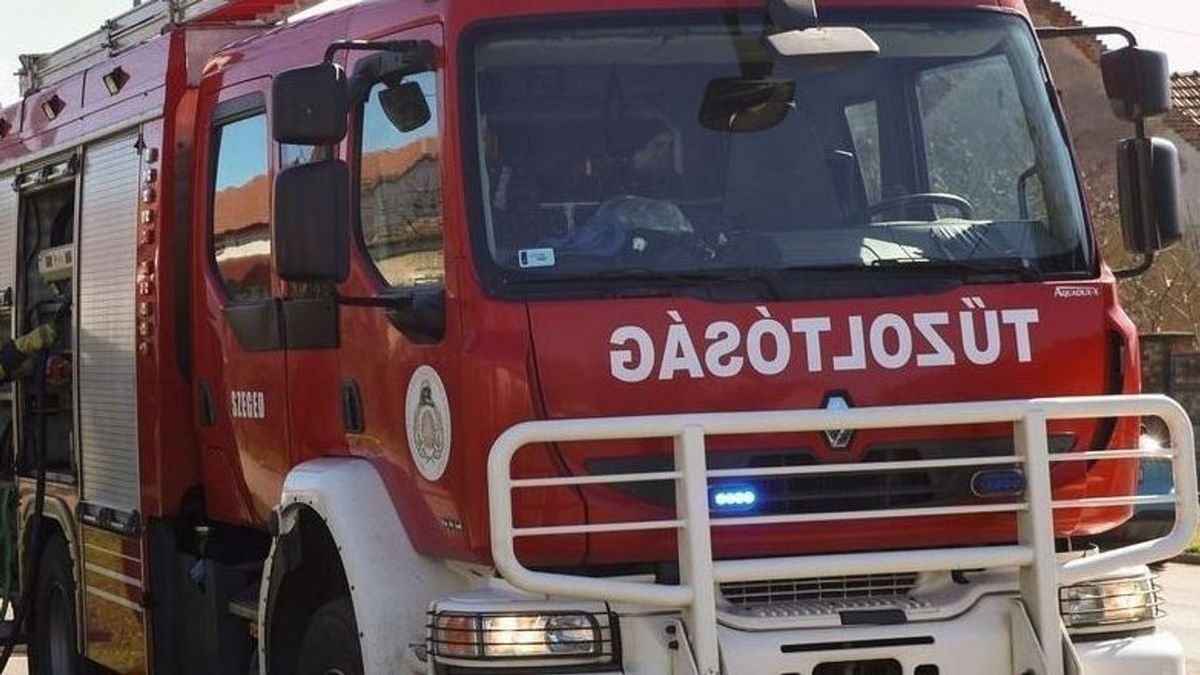 Két autó ütközött a 37-esen, tűzoltók a helyszínen!