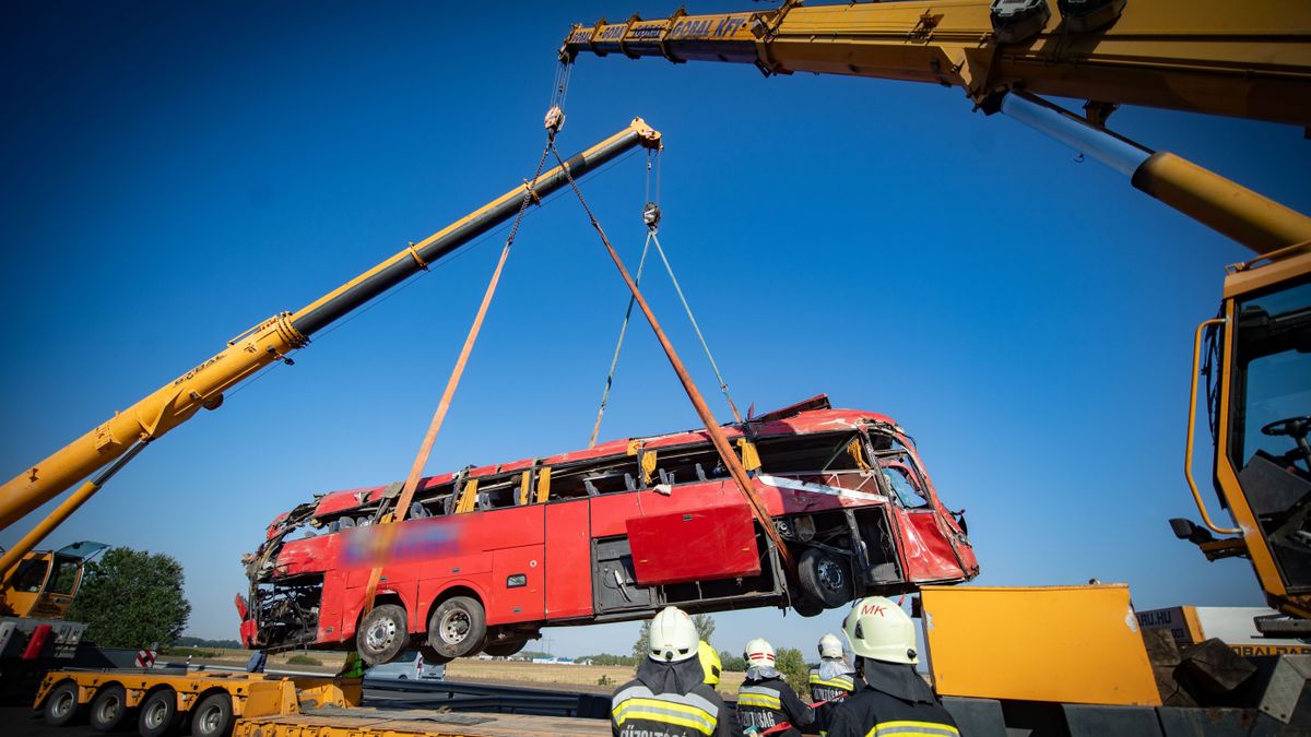 Letartóztatásban marad az M3 autópályán történt buszbalesettel érintett lengyel sofőr