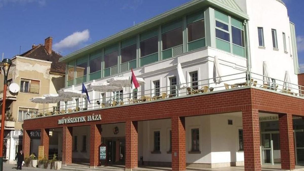 Félrelépni szabad! A főszereplőkkel is találkozhat a miskolci közönség