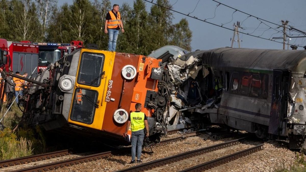 Halálos vasúti baleset Lengyelországban: kisiklott egy 120 utast szállító InterCity (videó)
