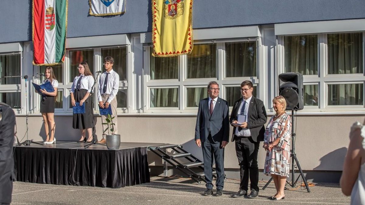 Ösztöndíj két szentpális diáknak