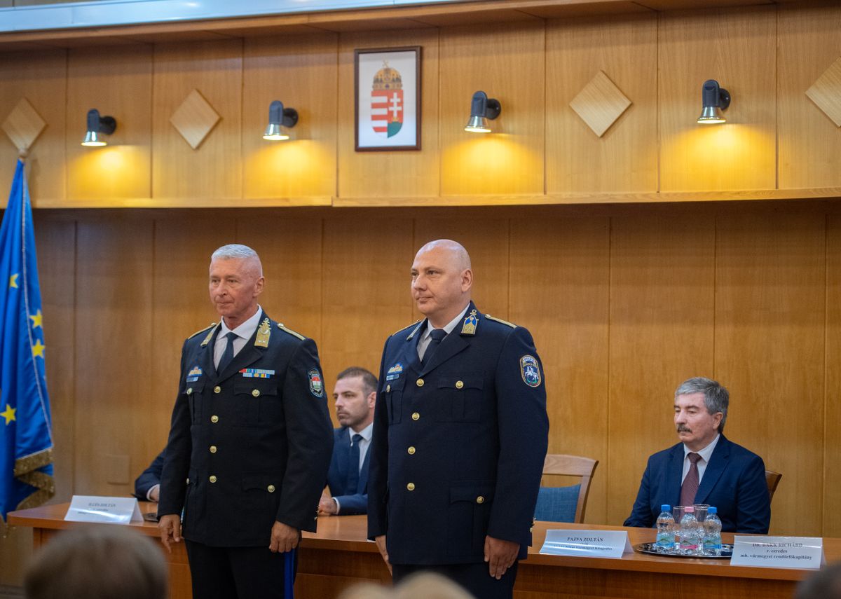 Miskolcról érkezett Dr. Bakk Richárd (jobbra) rendőr ezredes, az új hajdú-bihari rendőrfőkapitány
