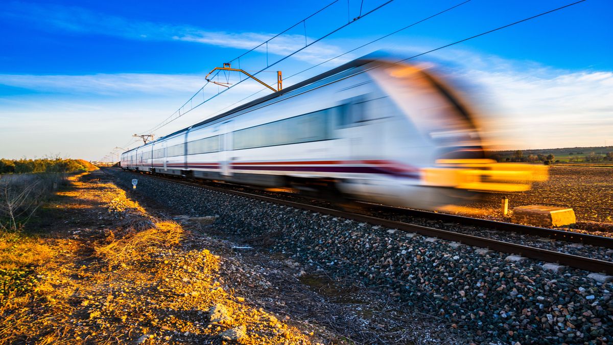 Két gyorsvonat futott egymásba, több tucat halottja lehet a tragédiának (videó)