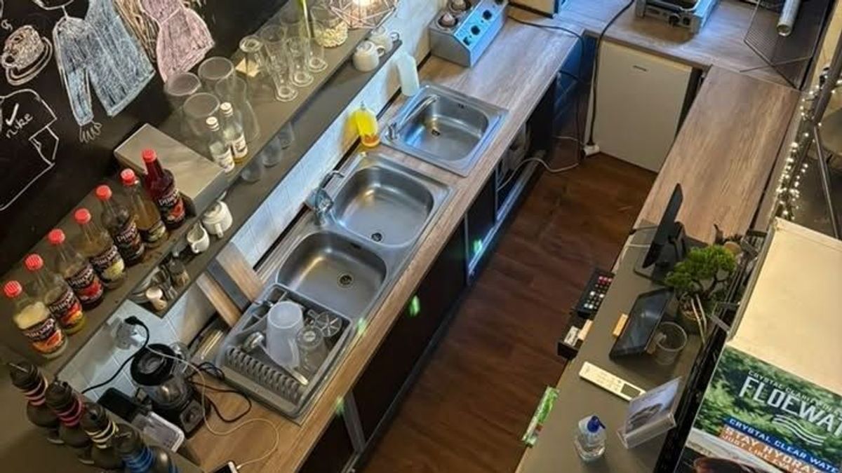 Újabb csapás a belvárosnak: 10 sikeres év után kint az eladó tábla a miskolci vendéglátóhelyen!