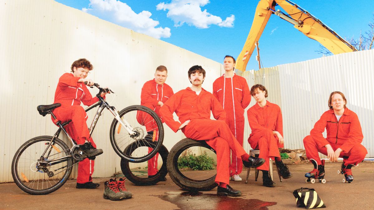 A hat pesti bárd ismét útra kel – Carson Coma-koncert Miskolcon!