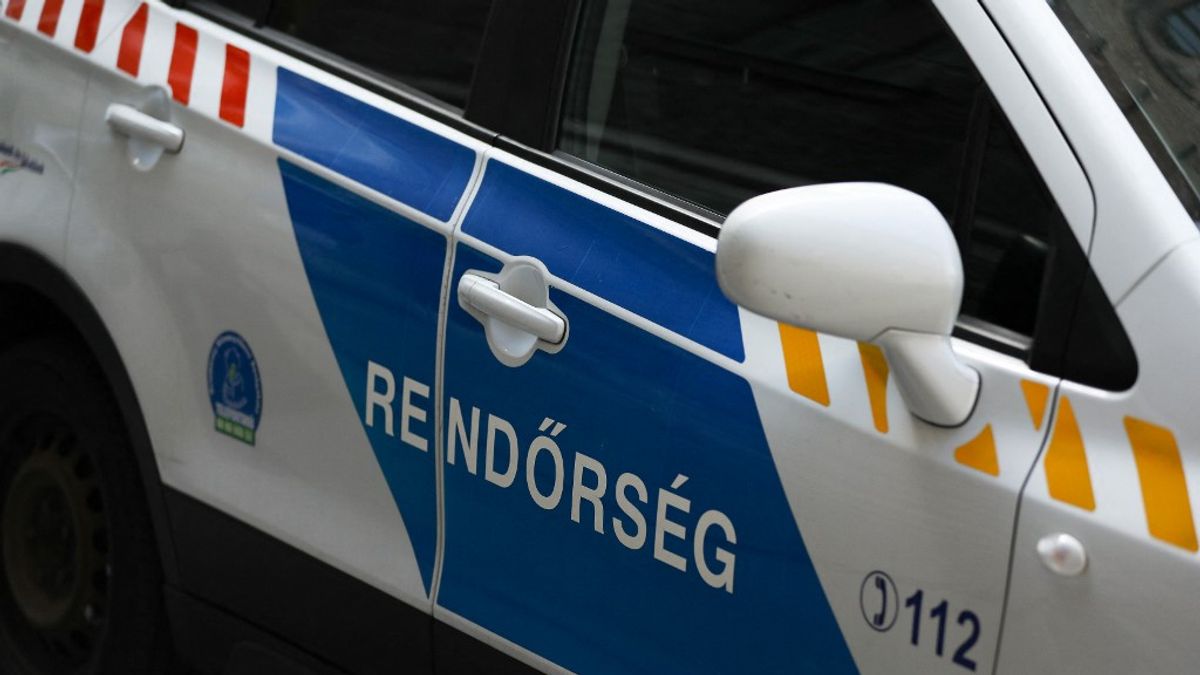 Drámai baleset Baranyában: oldalára borult a busz, mentőhelikoptert riasztottak