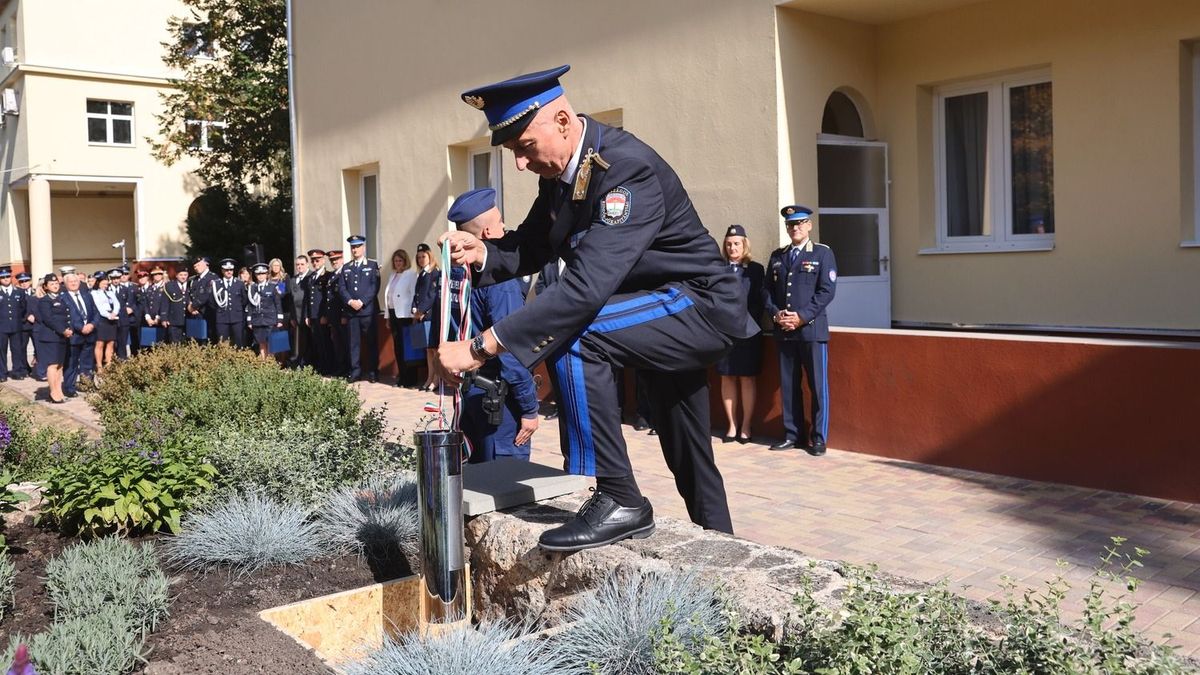 Ötvenéves a miskolci rendőrképzés, időkapszulát is elhelyeztek a jubileumon
