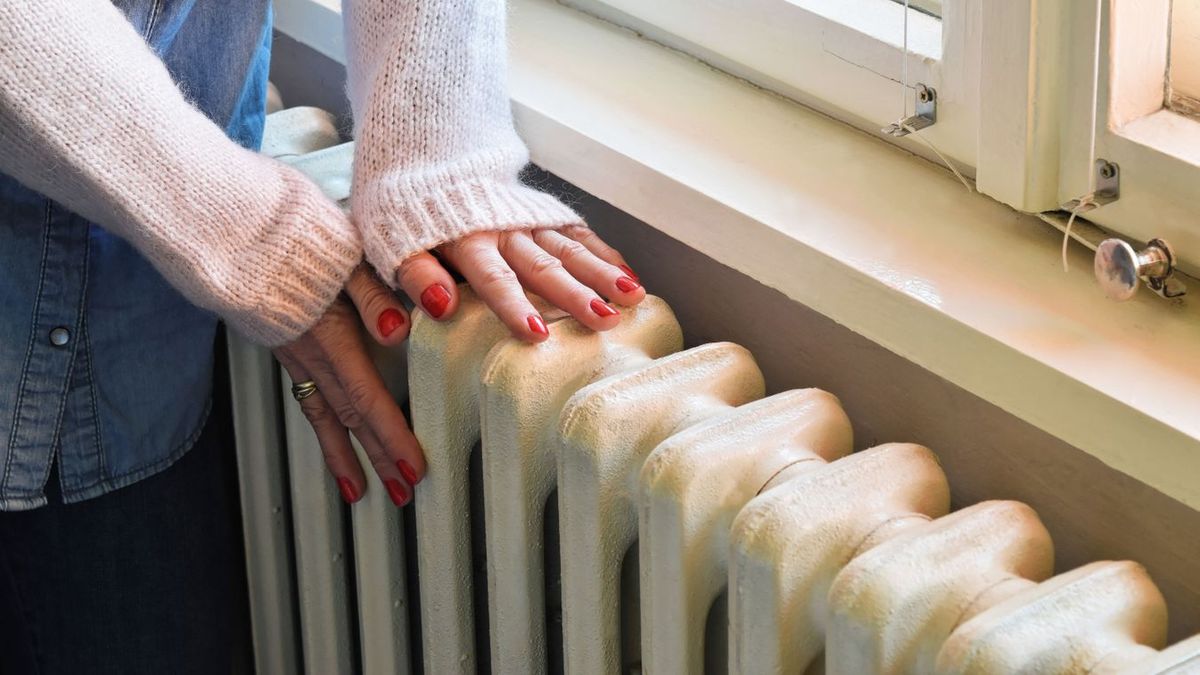 Hideg lakások a fűtés indulása után? Most derült ki, miért fázhatnak egyes miskolci társasházakban
